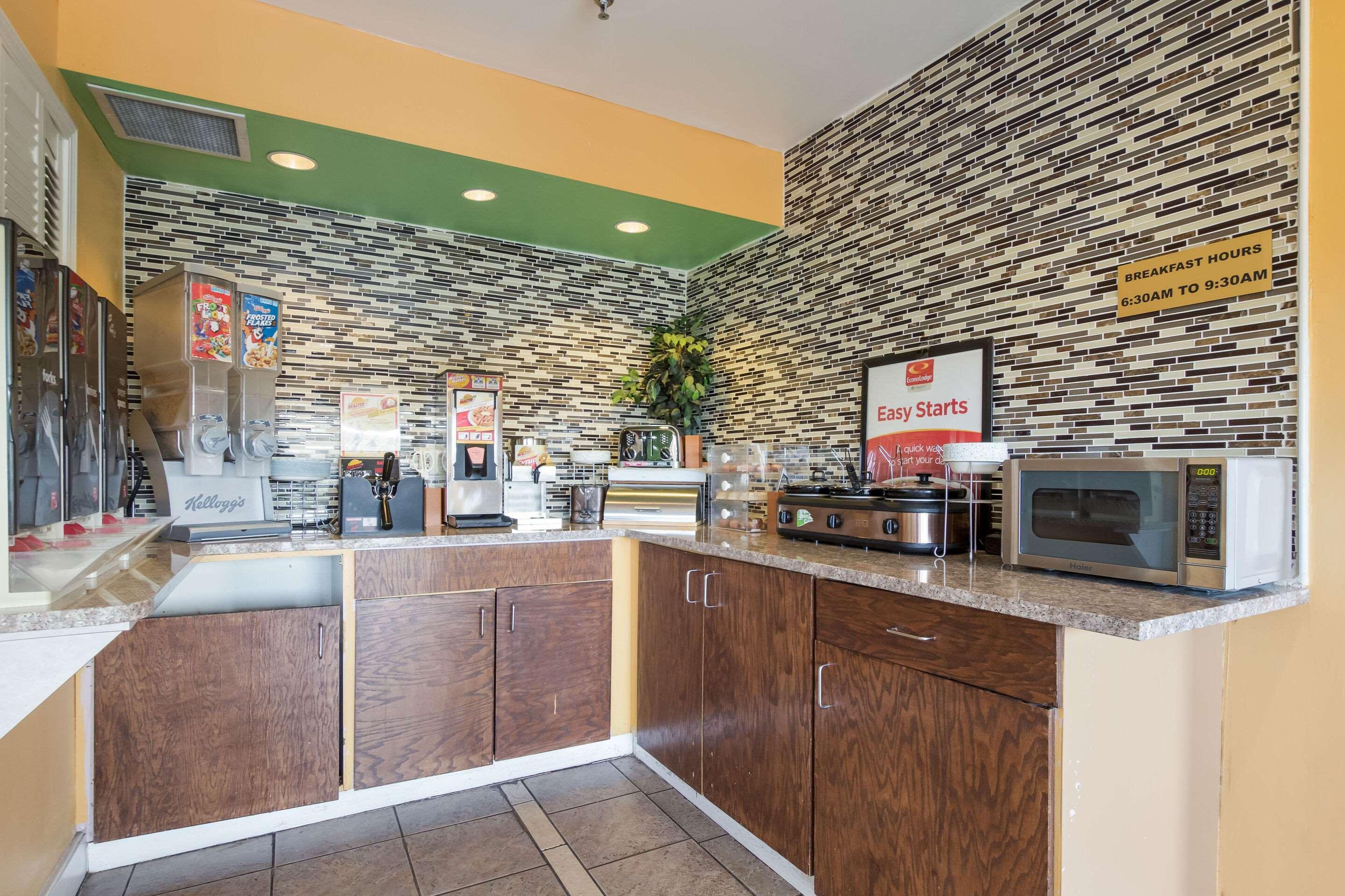 Econo Lodge Inn & Suites I-65 Brooks Exterior foto